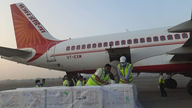 ভারতের উপহারের টিকা নিয়ে ঢাকার পথে এয়ার ইন্ডিয়া