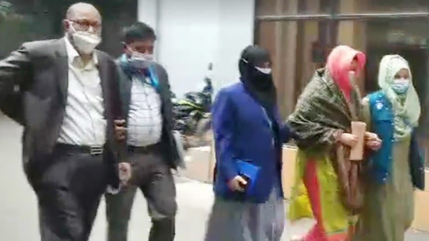 পি কে হালদারের ‘সহযোগী’ বাবা-মেয়ে গ্রেপ্তার