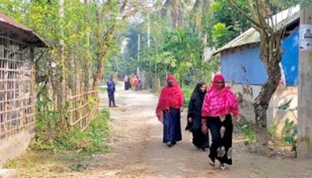 হত্যার ৪ দিনেও হয়নি মামলা, পুরুষশূন্য অর্ধেক গ্রাম
