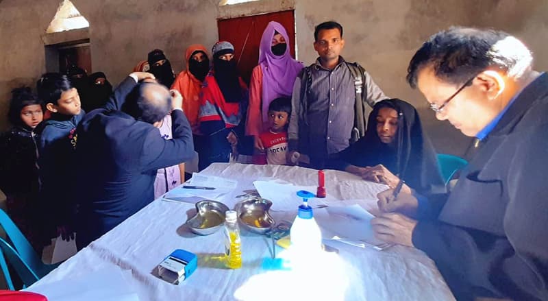 রাজাপুরে ফ্রি ডেন্টাল ক্যাম্প ও ঔষধ বিতরণ