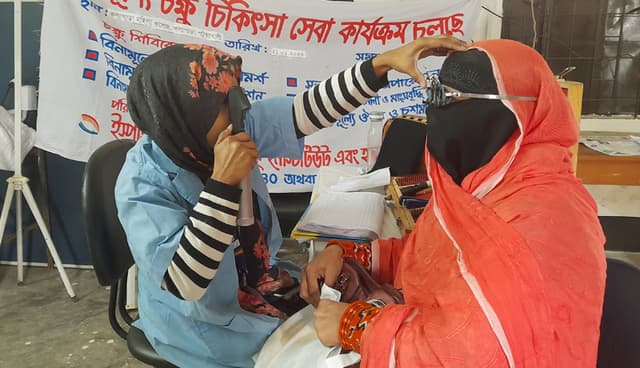 কলাপাড়ায় সুবিধাবঞ্চিতদের ফ্রি চক্ষুসেবা