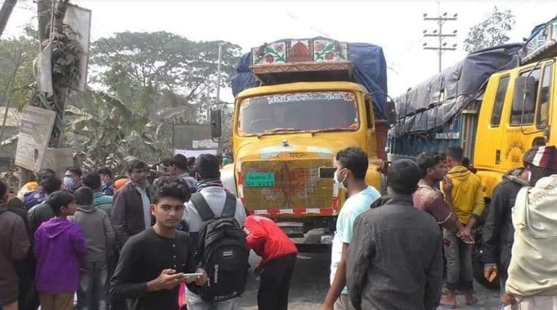 সড়ক দূর্ঘটনায় ঝিনাইদহের ঘোষপাড়ায় এক নারীর মৃত্যু