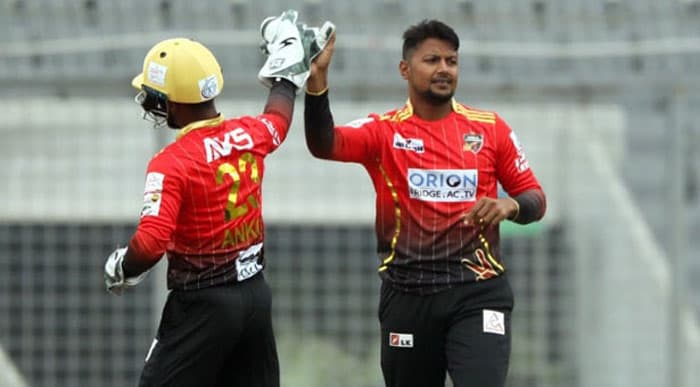 স্বল্প রানের লক্ষ্যে নেমে শ্বাসরুদ্ধকর জয় কুমিল্লার