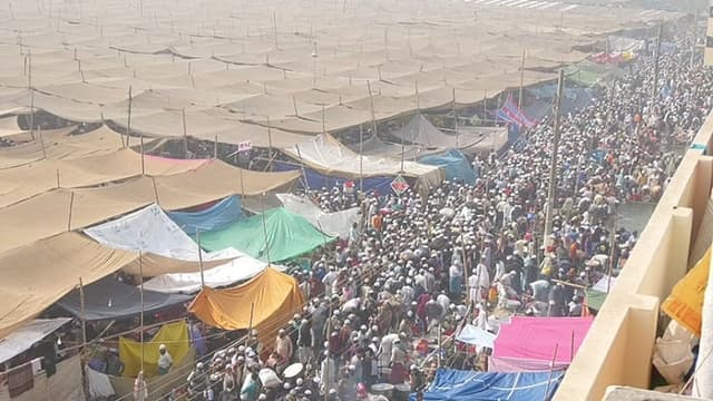 তুরাগ তীরে মুসল্লিদের ঢল