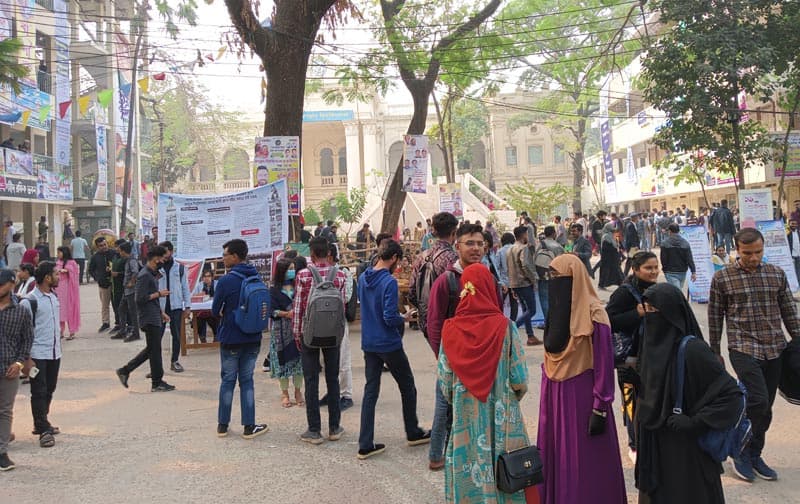 নবীনদের পদচারণায় মুখরিত জবি ক্যাম্পাস