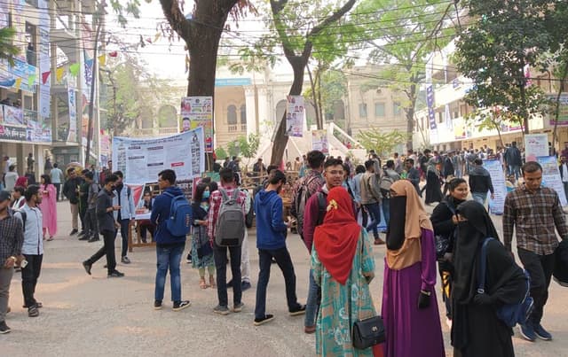 নবীনদের পদচারণায় মুখরিত জবি ক্যাম্পাস