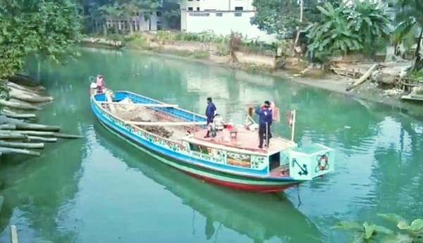 সুগন্ধা নদীর তীরে মাটি কাটার অপরাধে তিনজনকে আটক