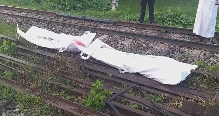 রেললাইনে বসে গেম খেলছিল ২ স্কুলছাত্র, অতঃপর মৃত্যু