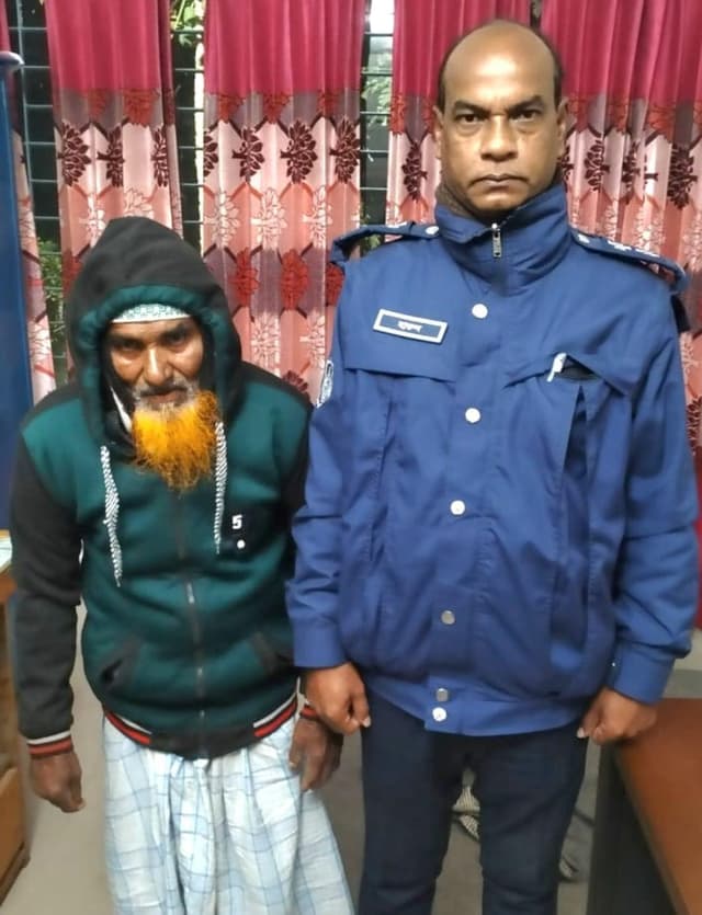 ১৮ বছর পলাতক অবশেষে গ্রেফতার