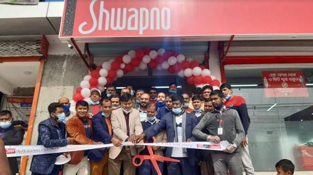 আশুলিয়ায় সুপারসপ 'স্বপ্ন' আউটলেটের উদ্বেধন