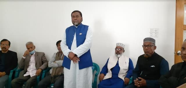 নেছারাবাদে আওয়ামীলীগের মেয়র প্রার্থীর সংবাদ সম্মেলন