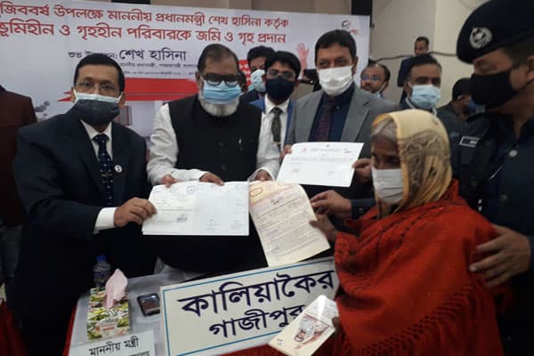 কালিয়াকৈরে ৯০ পরিবার পেল পাকা বাড়ি ও জমি