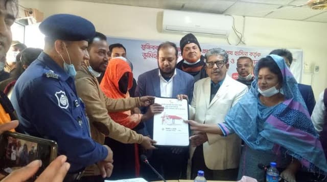 জমি ও পাকা ঘর পেল ইন্দুরকানীর ৭৫ টি ভূমিহিন পরিবার