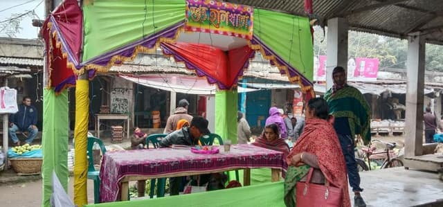 লালপুরে মাইকিং করে মাছের দোকানে হালখাতা