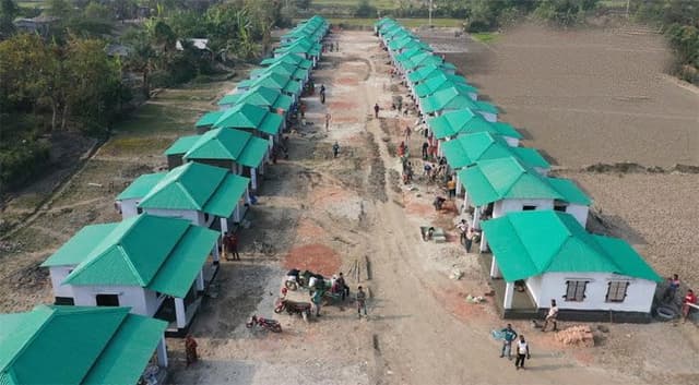 প্রধানমন্ত্রীর উপহার হিসেবে বাড়ি পেল ৬৬ হাজার গৃহহীন পরিবার
