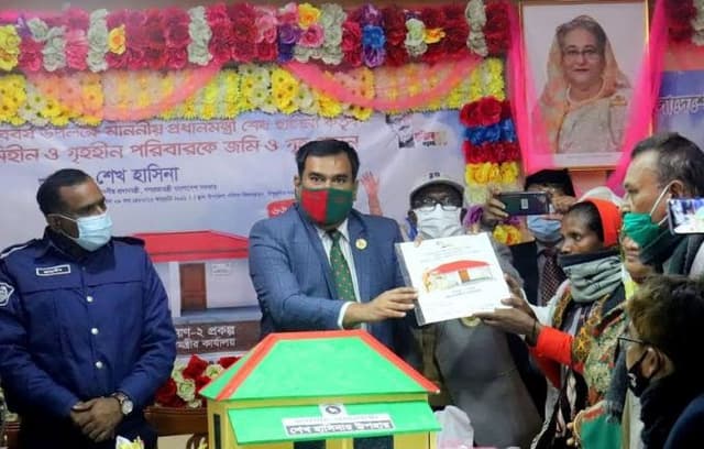 প্রধানমন্ত্রীর উপহার পেলেন ঠাকুরগাঁওয়ের ভূমিহীন-গৃহহীনরা