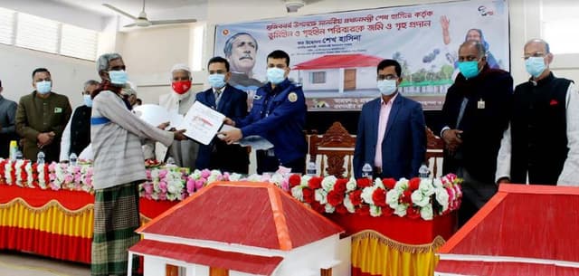 পিরোজপুরে ৩৭৫ জন গৃহহীন পরিবারকে জমি ও ঘর প্রদান