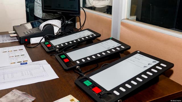 ইভিএমে ভোট হচ্ছে না ১৫০ আসনে