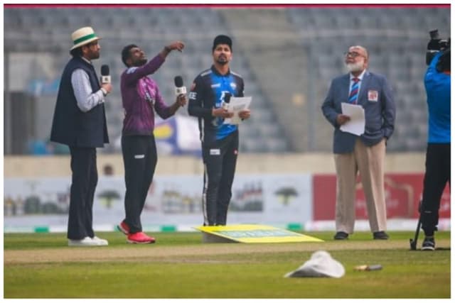 রংপুরের বিপক্ষে টসে জিতে ফিল্ডিংয়ে চট্টগ্রাম