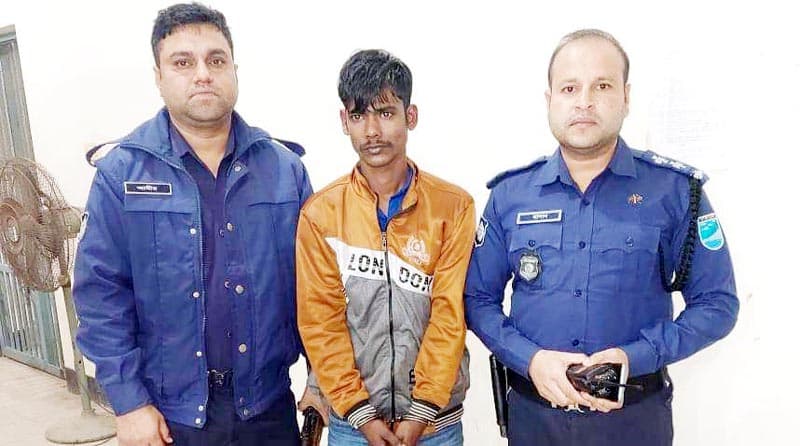 আশুলিয়ায় চিহ্নিত মাদকব্যবসায়ী আটক, গাঁজা উদ্ধার