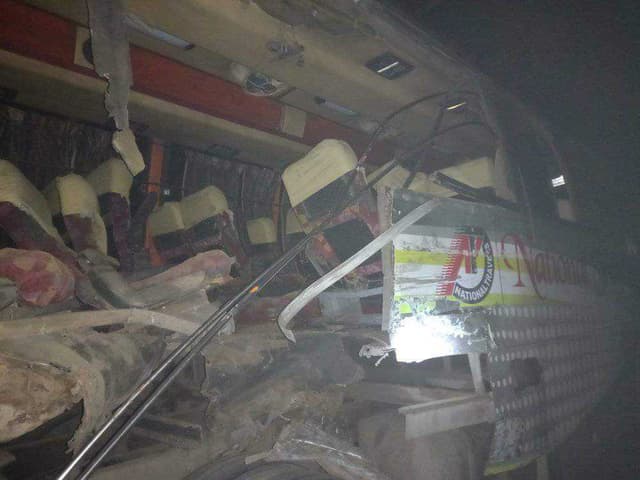 বড়াইগ্রামে দুই বাসের মুখোমুখি সংঘর্ষ, নিহত ১ আহত ১০