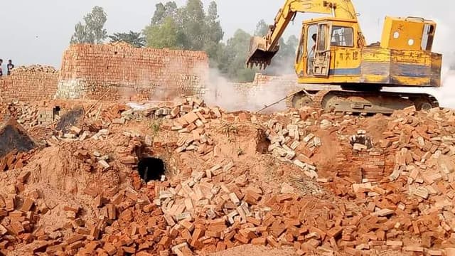 কালিয়াকৈরে তিনটি ইটভাটায় ভ্রাম্যমাণ আদালতের জরিমানা