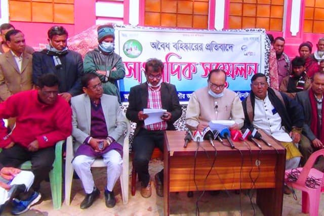 ঝিনাইদহে তিন নেতার বহিষ্কাকারের প্রতিবাদে সংবাদ সম্মেলেন