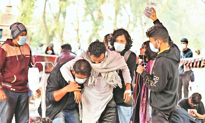 অনশনকারী ২০ শিক্ষার্থী গুরুতর অসুস্থ হয়ে হাসপাতালে