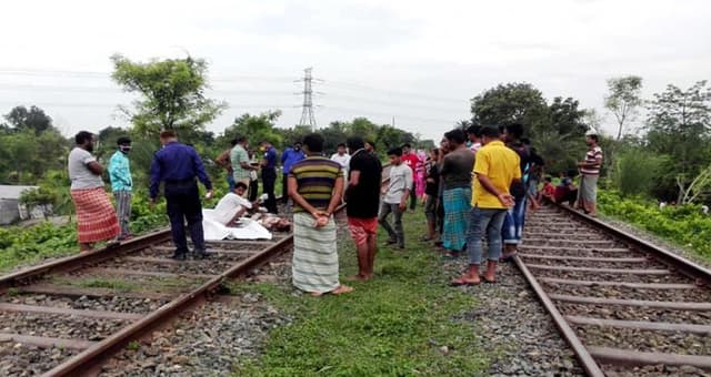 ট্রেনে কাটা পড়ে নিহত ৩