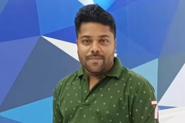 জাতীয় সঙ্গীত গাইতে না পারায় বিমানবন্দরে আটক বাংলাদেশি