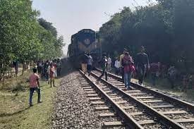 ট্রেনে কাটা পড়ে সেনাসদস্যসহ নিহত ২