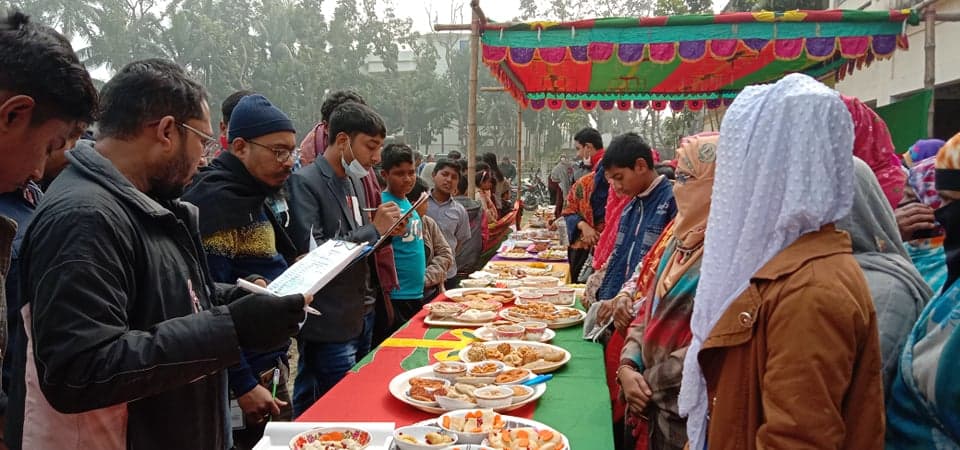 লালপুরে পিঠা উৎস