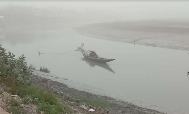 তীব্রশীত হানা দিয়েছে আশাশুনির জেলে পল্লীতে