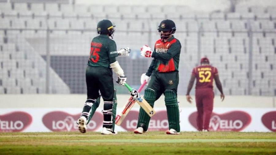 বাংলাদেশ এগোচ্ছে তামিম-সাকিবের ব্যাটে