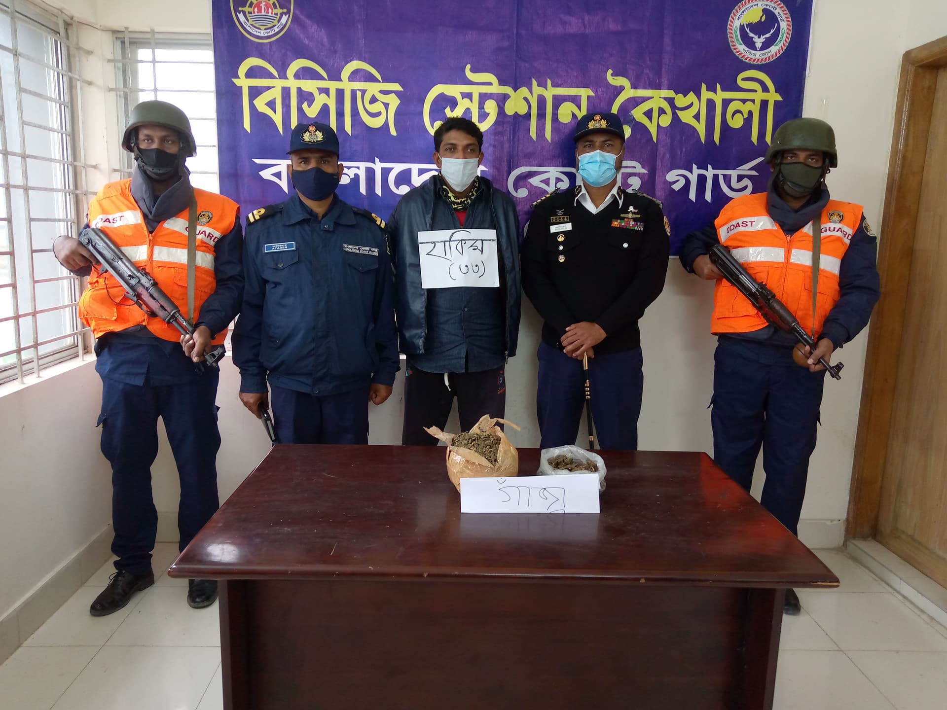 শ্যামনগরে ১ কেজি ১০০ গ্রাম গাঁজা সহ মাদক ব্যবসায়ী আটক