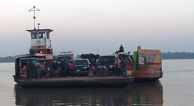 ঘন কুয়াশায় ৯ ঘণ্টা পর বরগুনায় ফেরি চলাচল শুরু