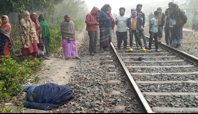 কোটচাঁদপুর রেল লাইনে পড়েছিল যুবকের মৃতদেহ