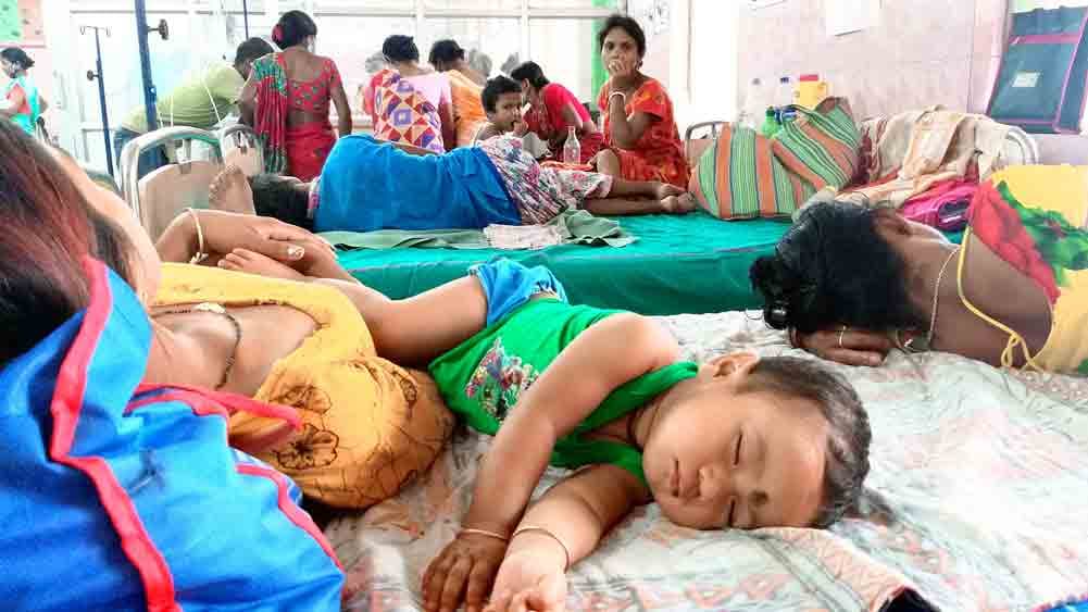 অসুস্থ হয়ে পড়ছে শিশুরা, হাসপাতালে বাড়ছে ভিড়