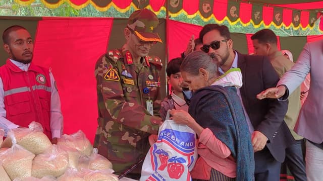 খাগড়াছড়িতে সেনা রিজিয়ন ও ছাত্র পরিষদের যৌথ উদ্যোগে ১ টাকার বাজার