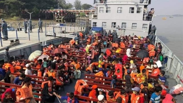 চলতি মাসের শেষের দিকে আরো ২ হাজার রোহিঙ্গা ভাসানচরে যাচ্ছে