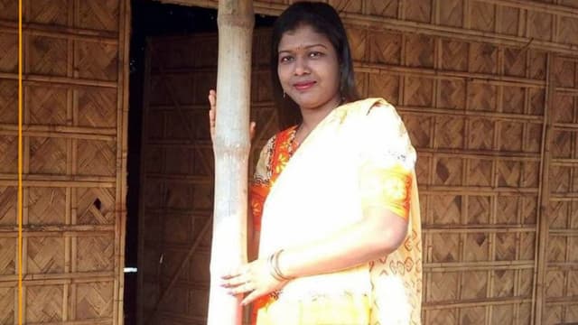 দেশে প্রথম টিকা নিচ্ছেন নার্স রুনু