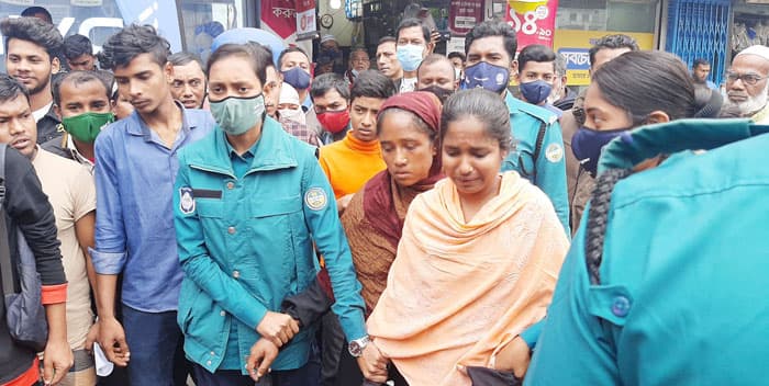 বরিশাল দুই নারী ছিনতাইকারী আটক