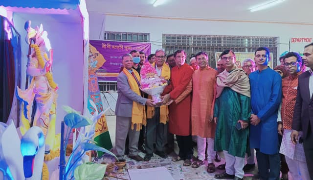 জগন্নাথ বিশ্ববিদ্যালয়ে সরস্বতী পূজা উদযাপন