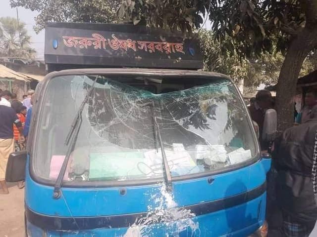 নওগাঁয় সড়ক দুর্ঘটনায় গ্রাম পুলিশসহ নিহত ২