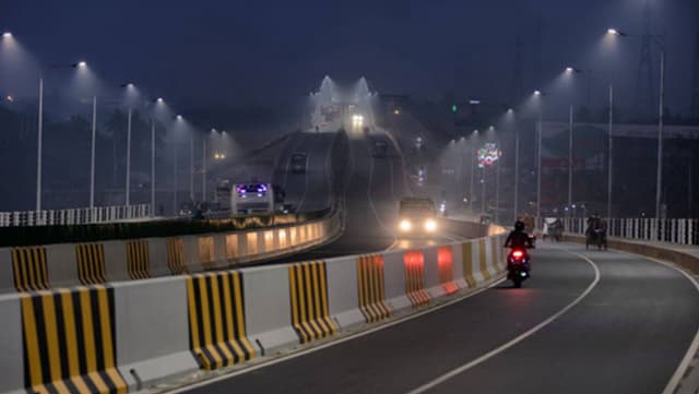 মধ্যরাতে মাওয়ায় ঘুরতে গিয়ে এক বন্ধুর মৃত্যু, দুজন আহত