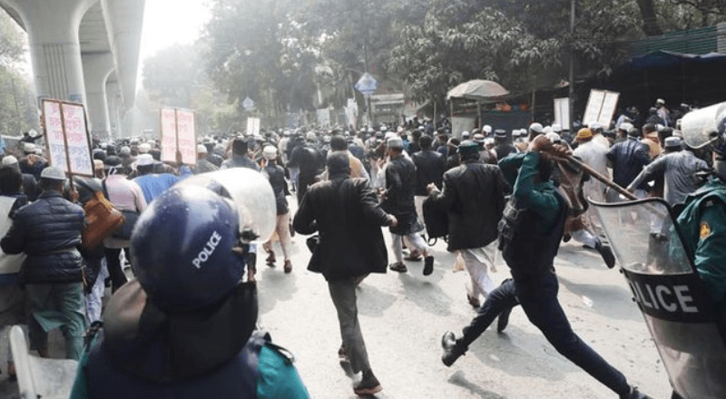 শাহবাগে মাদ্রাসা শিক্ষক আন্দোলনে পুলিশের লাঠিপেটা, ৫ জন আহত