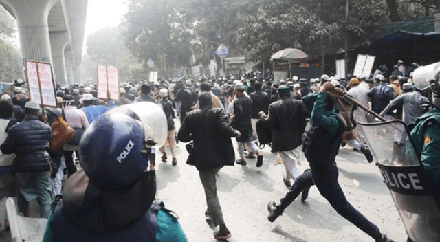 শাহবাগে মাদ্রাসা শিক্ষক আন্দোলনে পুলিশের লাঠিপেটা, ৫ জন আহত