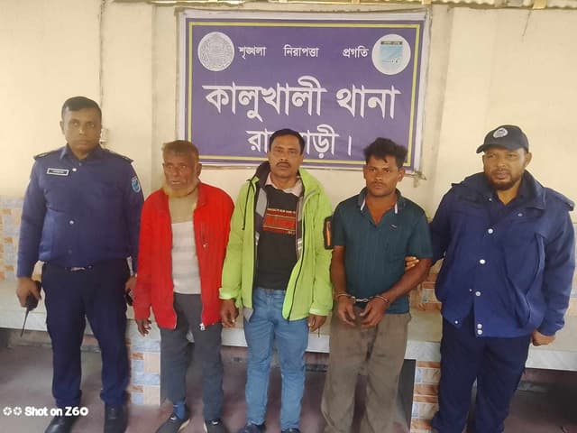 কালুখালীতে চাঁদা না পাওয়ায় কলেজ শিক্ষক ও তার পরিবারের ওপর হামলা