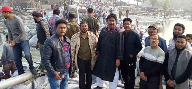 আশাশুনি ভেড়ীবাঁধ নির্মাণ কাজ পরিদর্শন করলেন উপজেলা চেয়ারম্যান