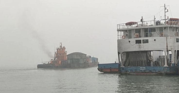 ৬ ঘণ্টা পর পাটুরিয়া-দৌলতদিয়ায় ফেরি চলাচল শুরু